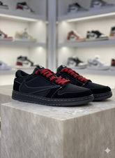 NKE TRAVS SCOT SNEAKERS